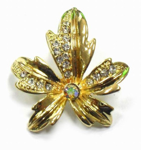 Crystal Maple Leaf Brooch in Gold Plating