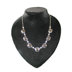 Clean and delicate sq. crystal Necklace