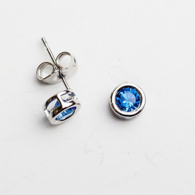 Light Sapphire Round CZ Post Earring with Bras in Rhodium Plating
